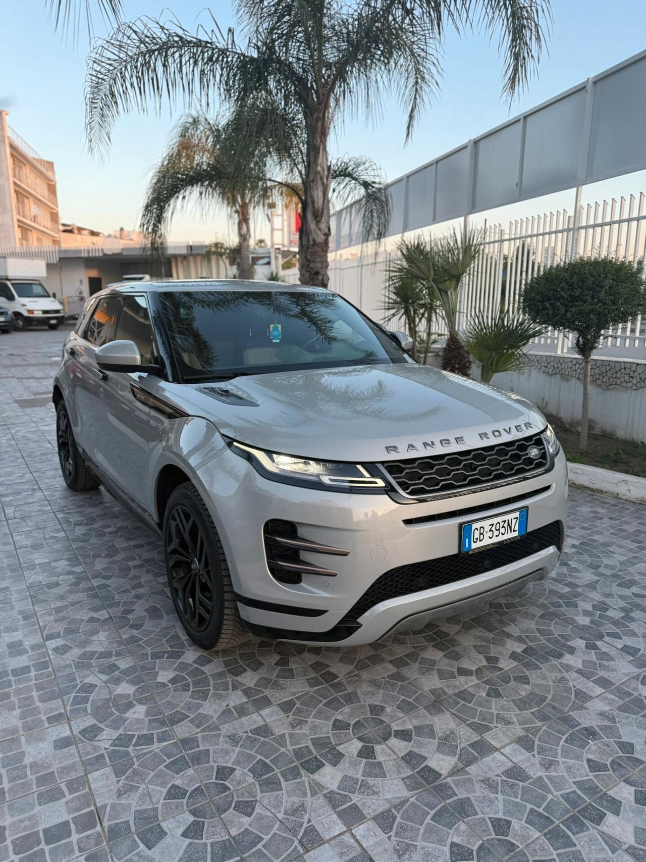 Range Rover Evoque 2.0D I4-L.Flw 150 CV R-Dynamic S