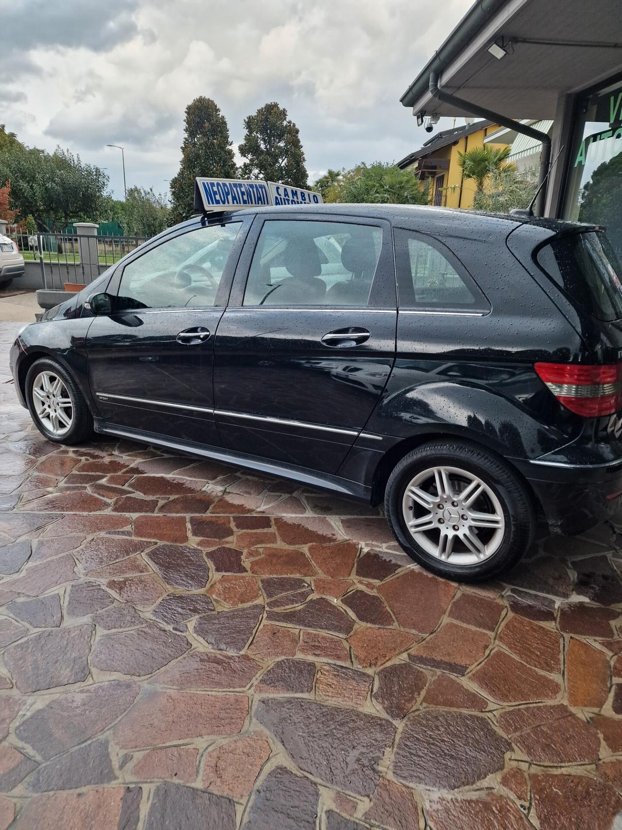 Mercedes-benz B 200 CDI PER NEOPATENTATI E CAMBIO AUTOMATICO