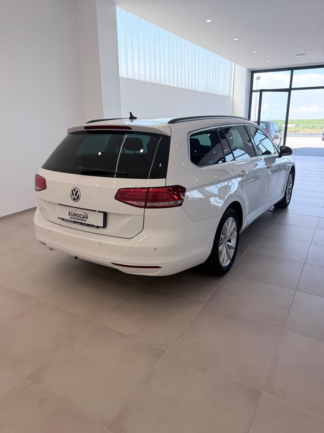 Volkswagen Passat Variant 1.6 TDI SCR DSG Business BMT