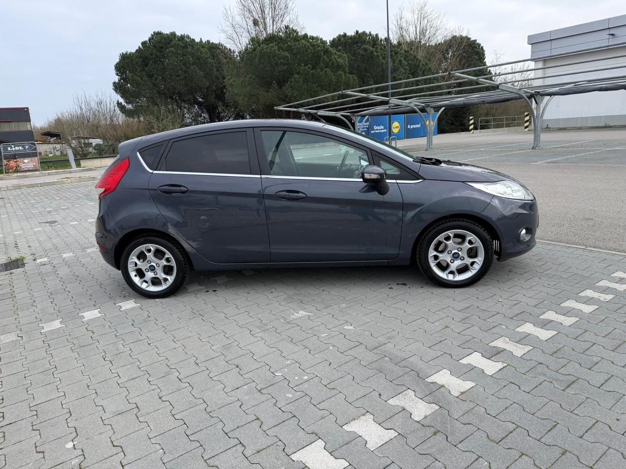 Ford Fiesta 1.4 16V 5p. Bz.- GPL Titanium Bs.