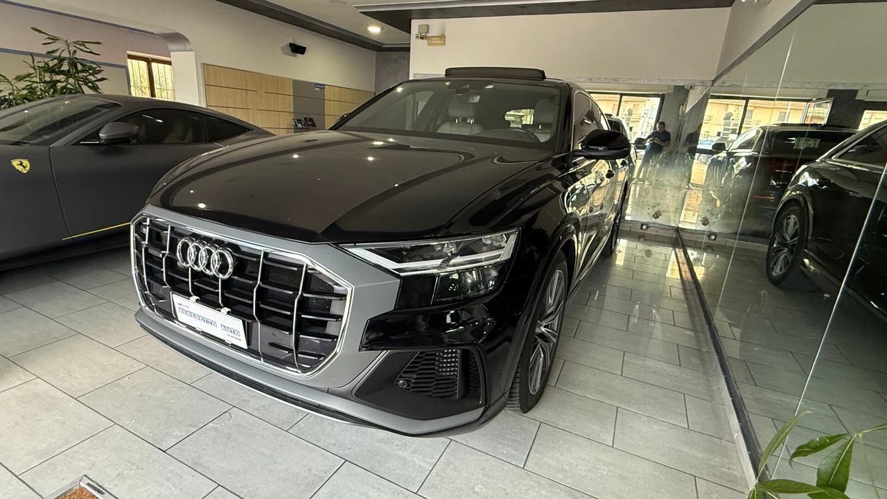Audi Q8 55 TFSI e quattro Sport sline tetto