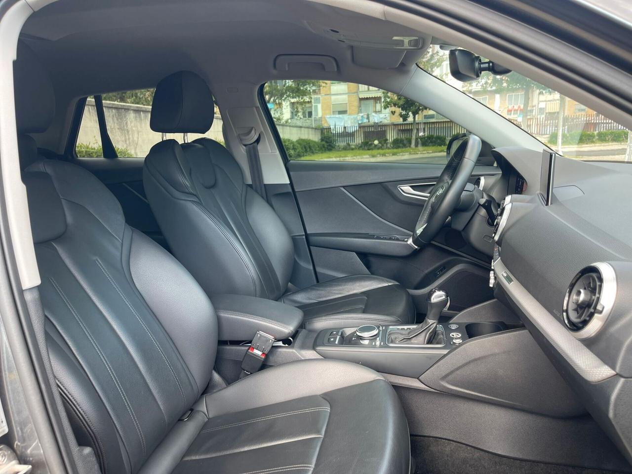 Audi Q2 40 TFSI quattro S tronic Identity Black