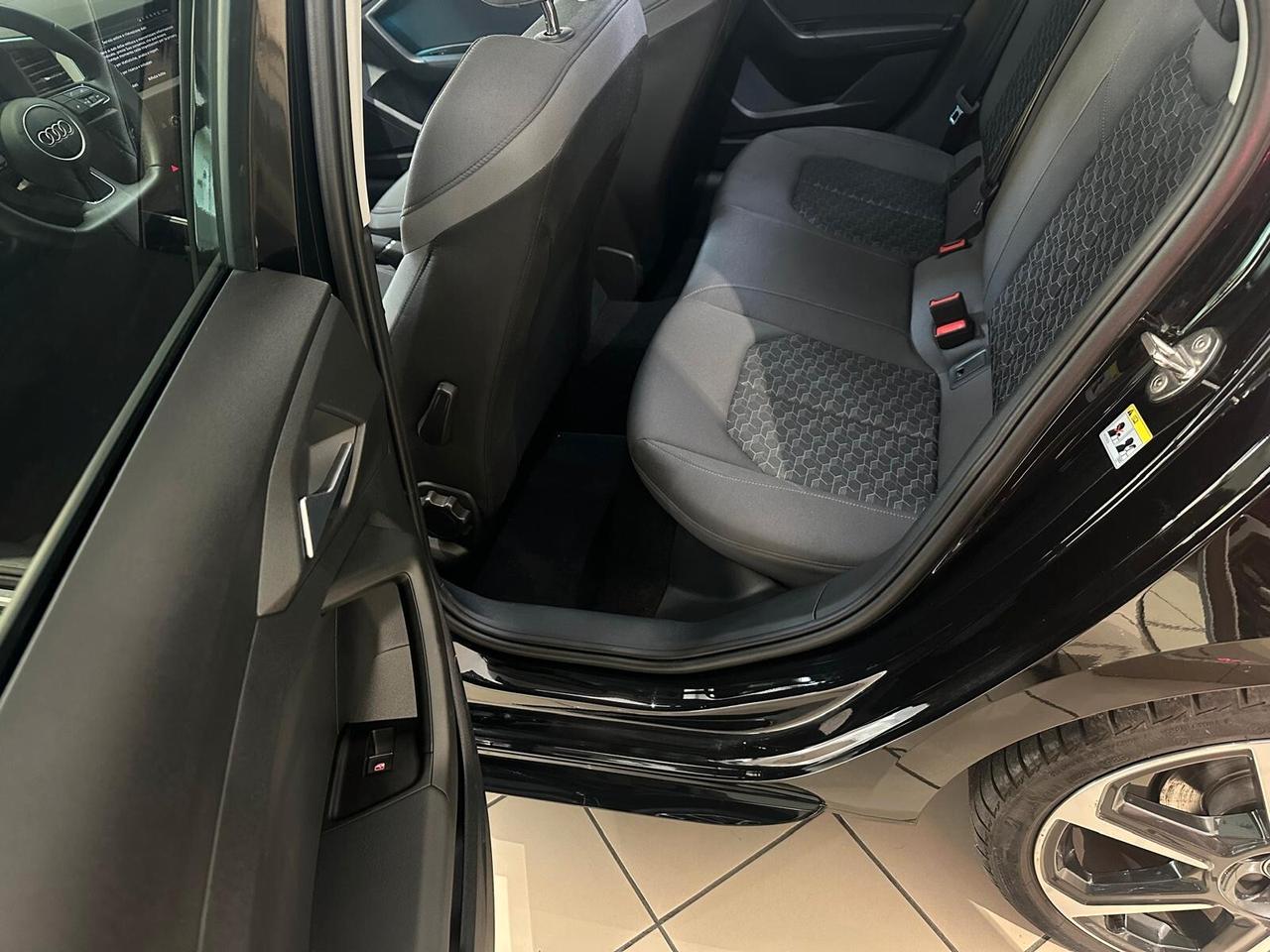 Audi A1 Sportback 30 1.0 tfsi Identity Black s-tronic