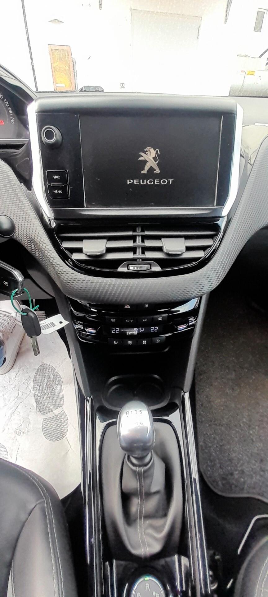 Peugeot 2008 BlueHDi 120 S&S Féline