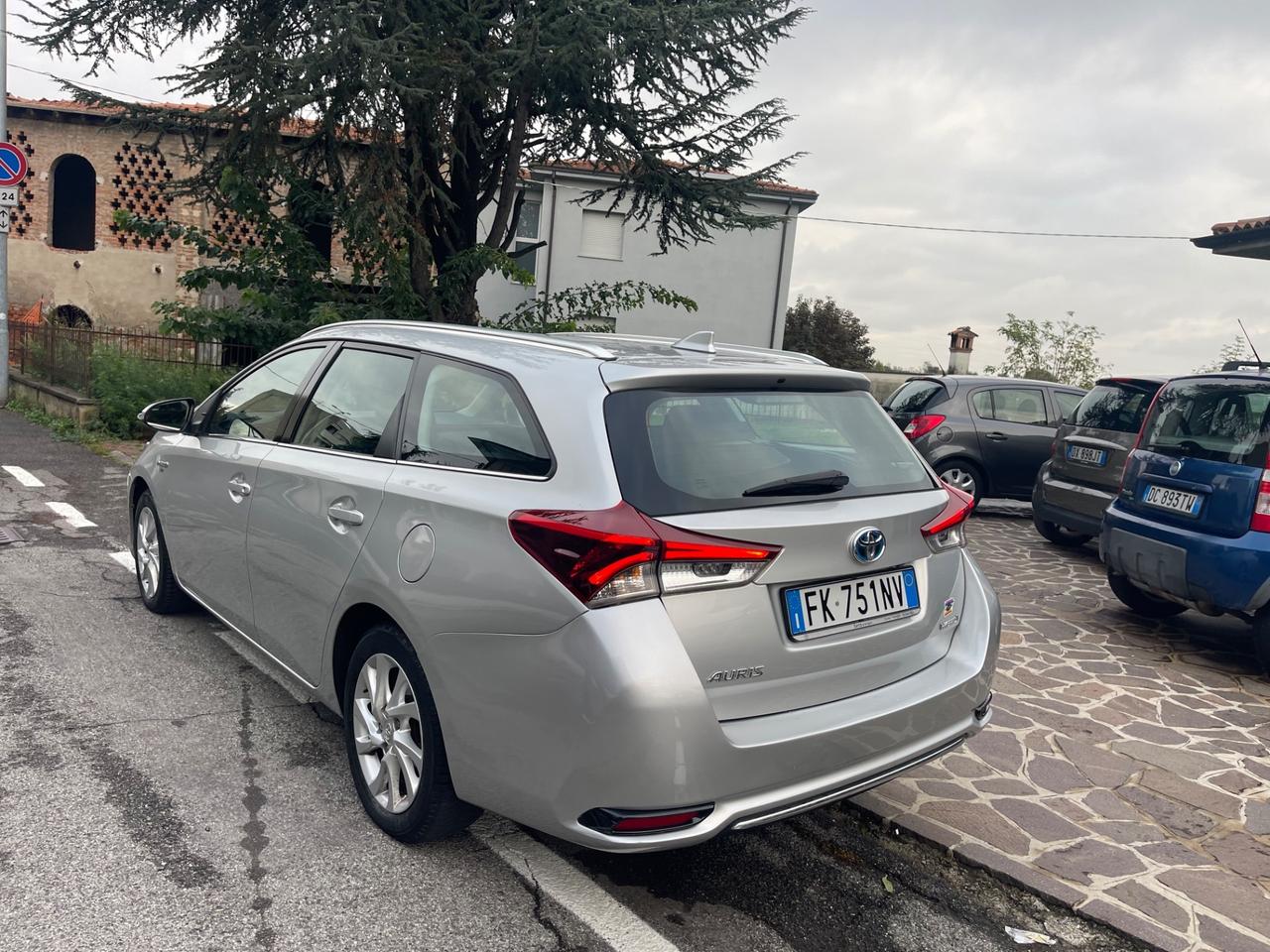 Toyota Auris Touring Sports 1.8 Hybrid Lounge
