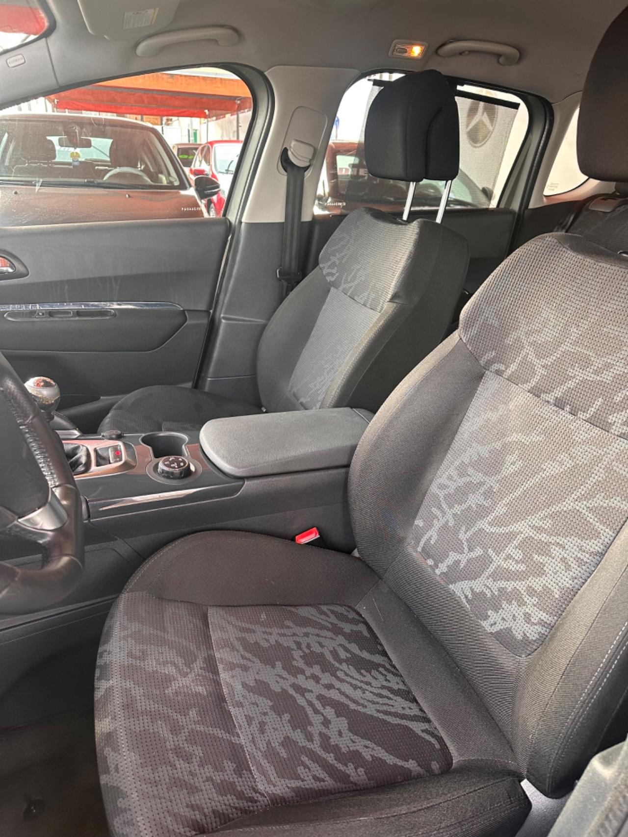 Peugeot 3008 1.6 HDi 110CV Premium