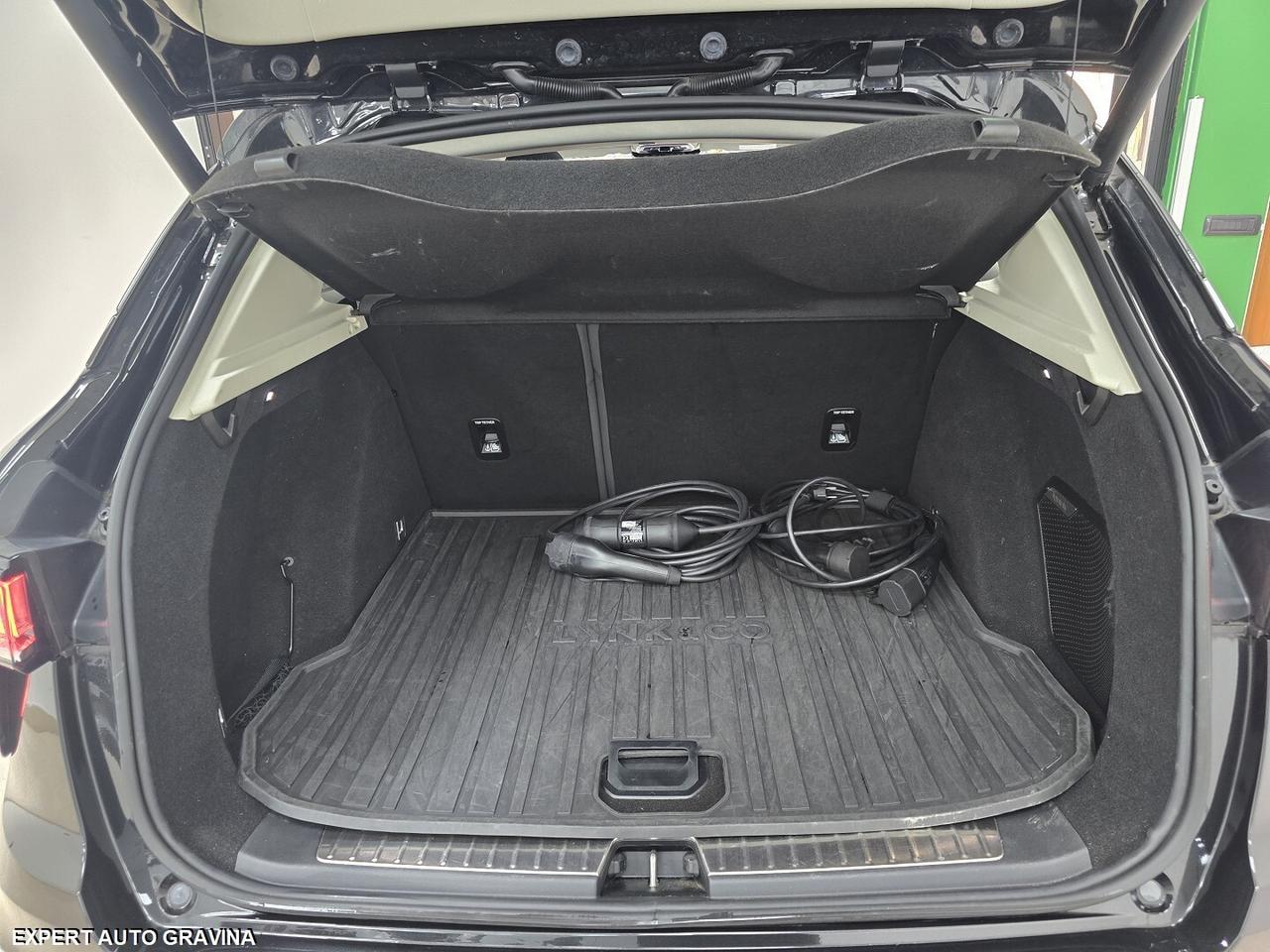 LYNK & CO 01 PLUG-IN **TOTAL BLACK**