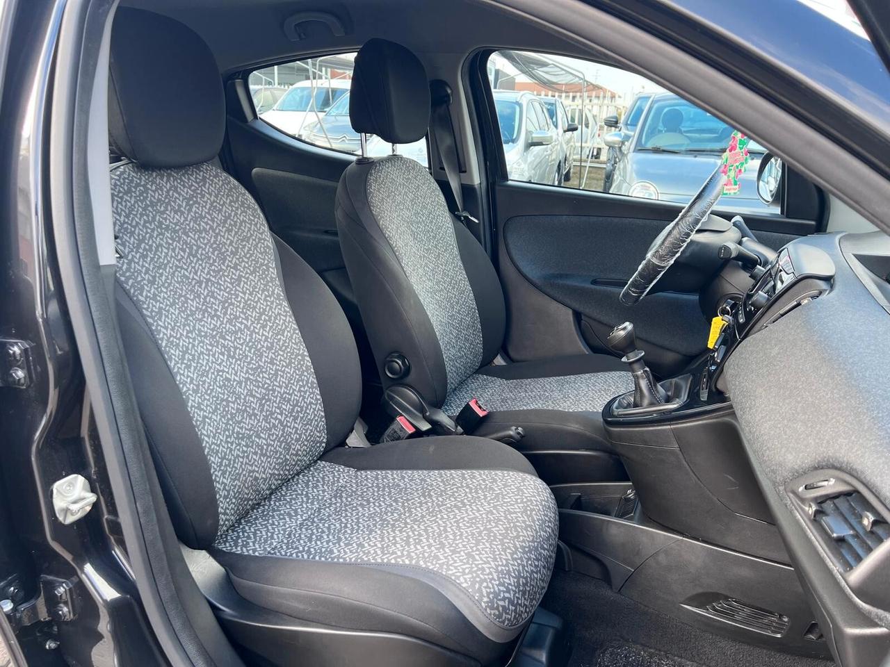 Lancia Ypsilon 1.2 69 CV 5 porte S&S Black and Noir