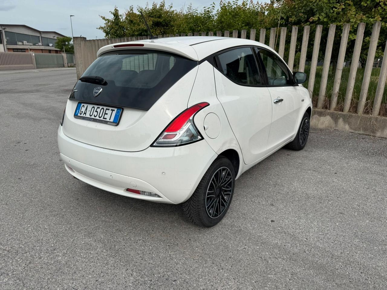 Lancia Ypsilon 1.2 69 CV 5 porte S&S Platinum NEOPATENTATI OK