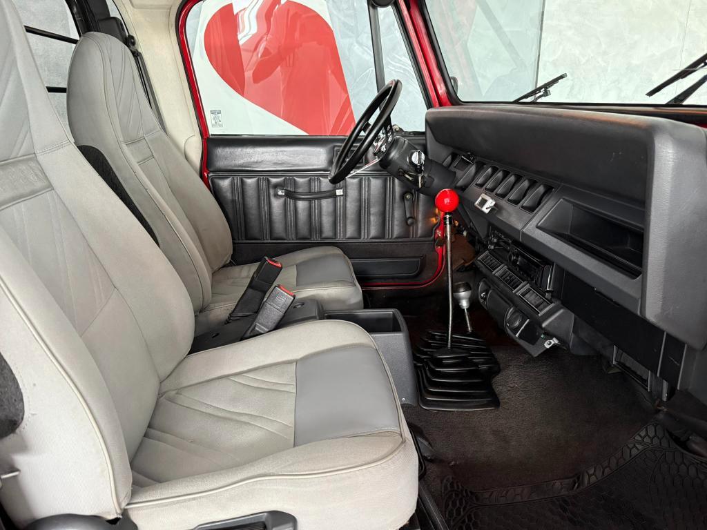 Jeep Wrangler Hard Top 4.0 Laredo autocarro
