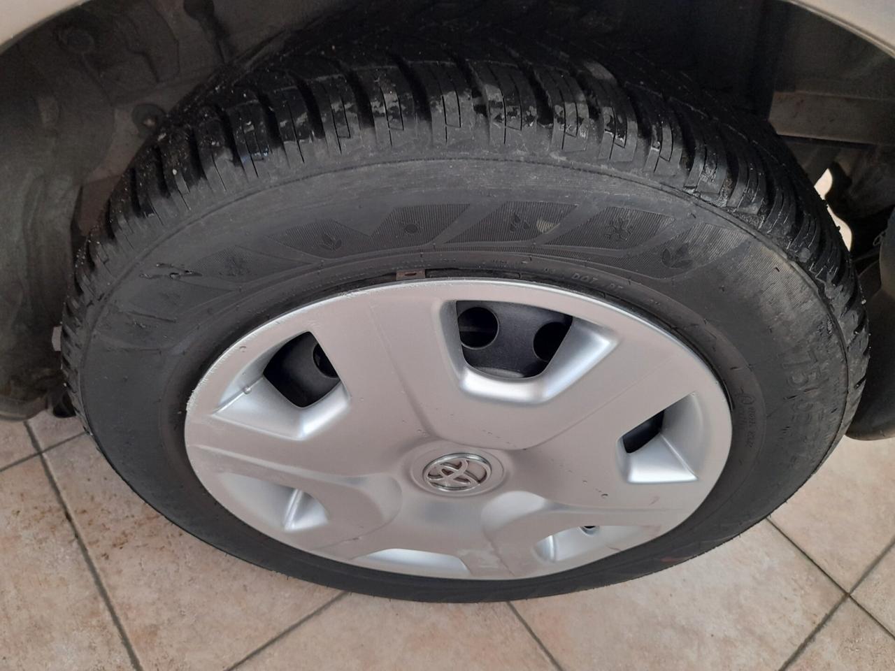 Toyota Yaris 1.0i 16V cat 5 porte Sol '03