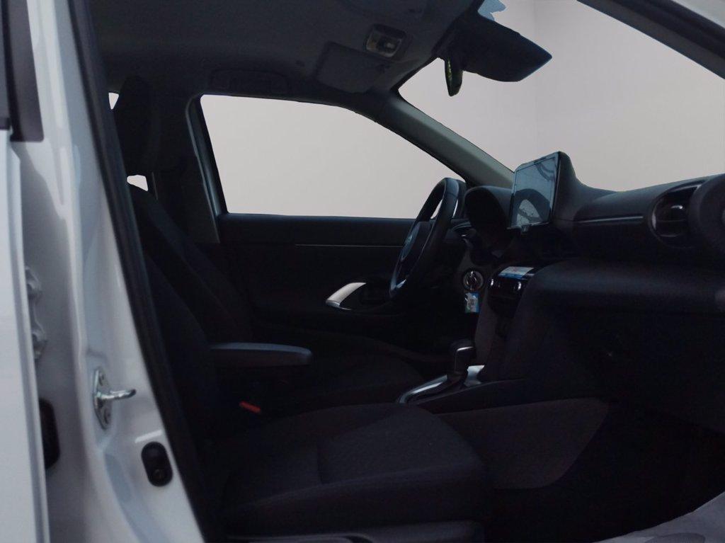 TOYOTA Yaris cross 1.5h active fwd 115cv e-cvt del 2025