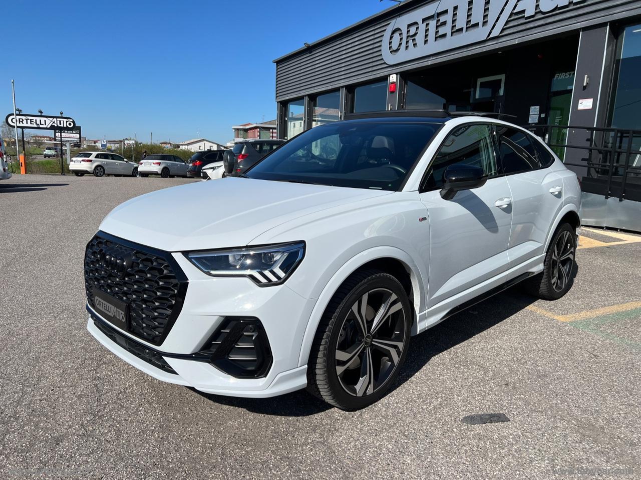 AUDI Q3 SPB 40 TDI quattro S tr. Ident. Black