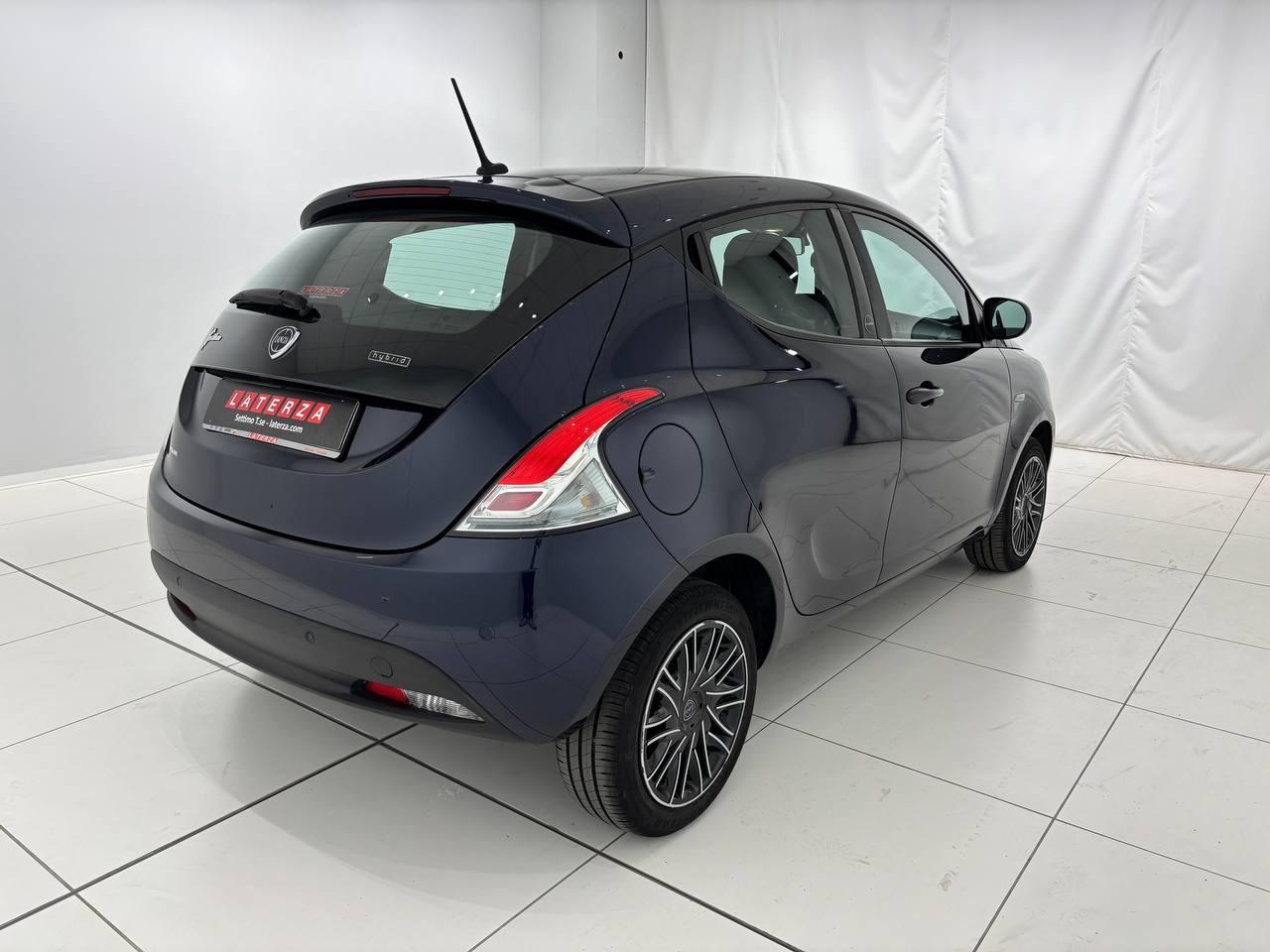 LANCIA Ypsilon 1.0 firefly hybrid Silver s&s 70cv
