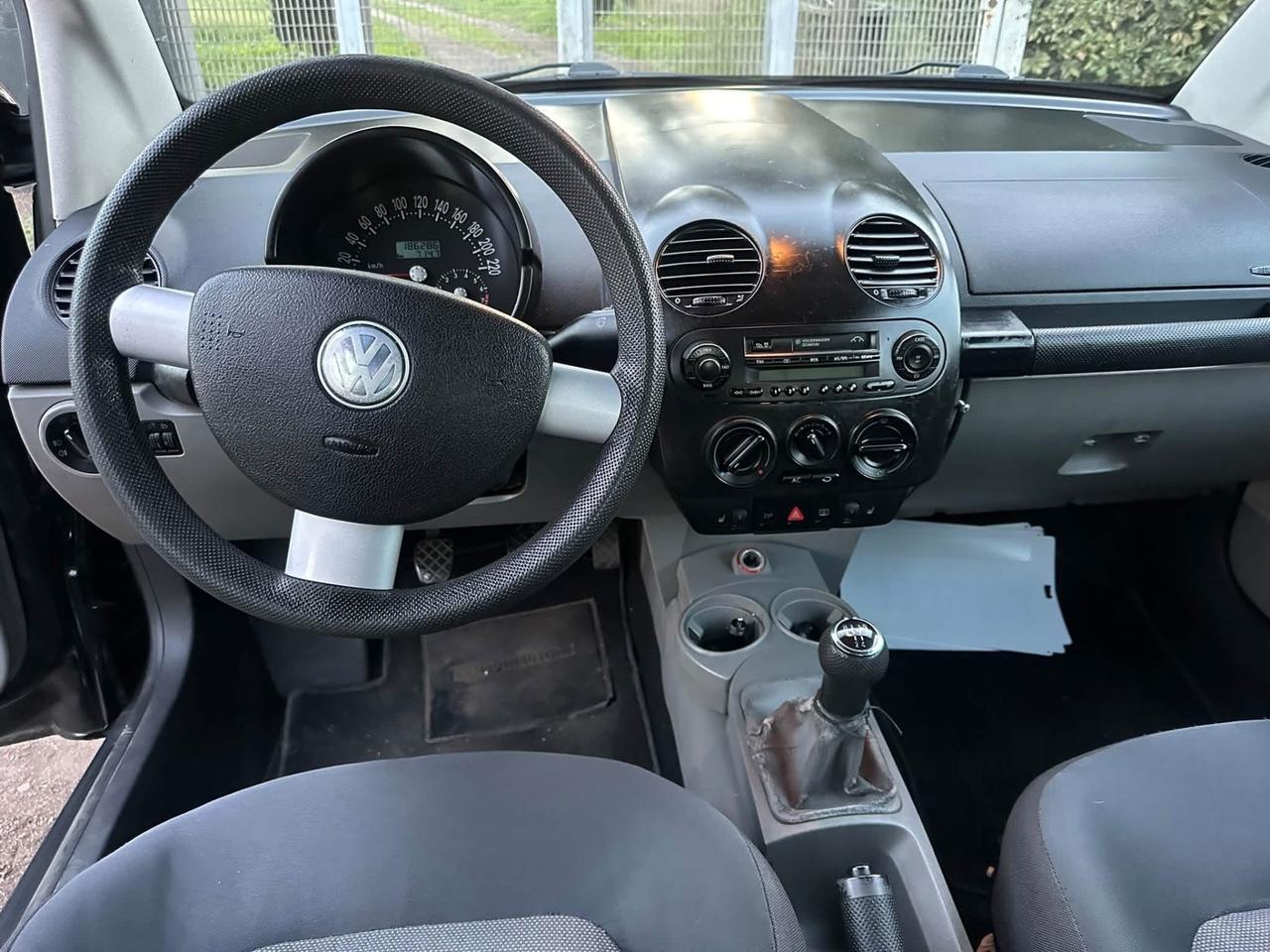 Volkswagen New Beetle 1.6 Cabrio