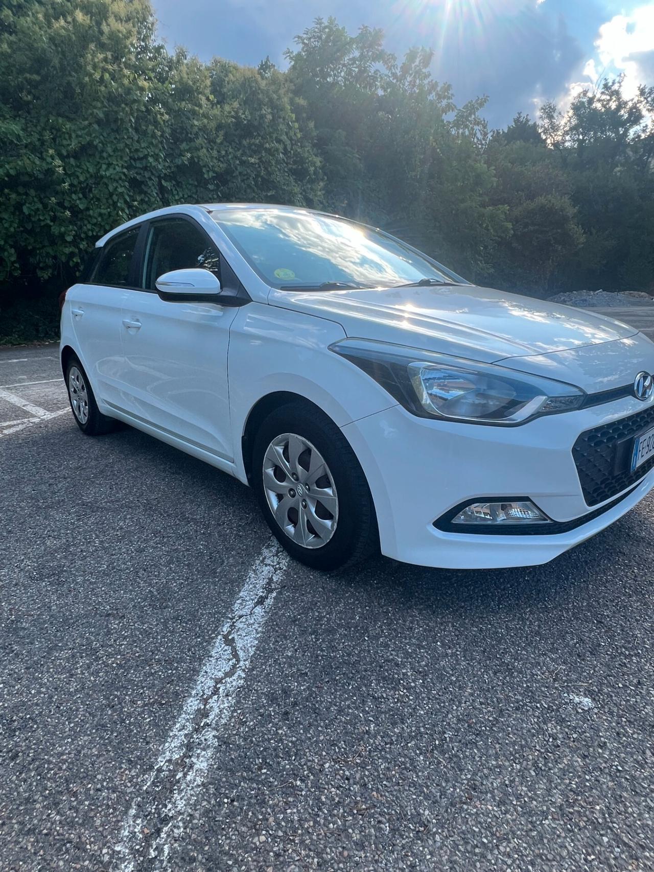 ADATTA PER NEOPATENTATI Hyundai i20 1.2 5 porte Classic