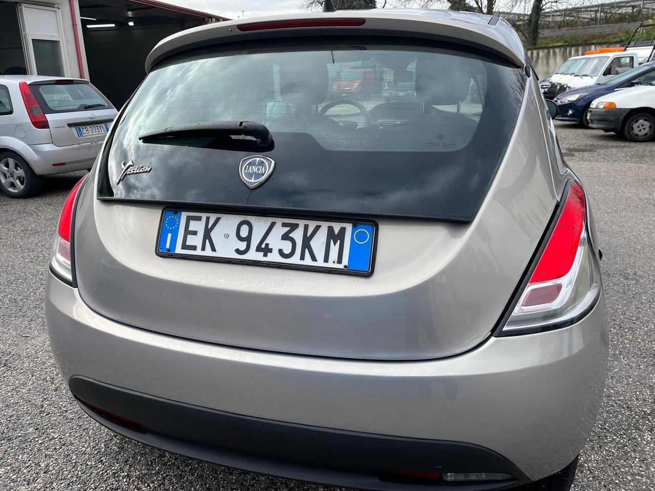 Lancia y 5P-1.2 gpl-km 130000-full-11/2011