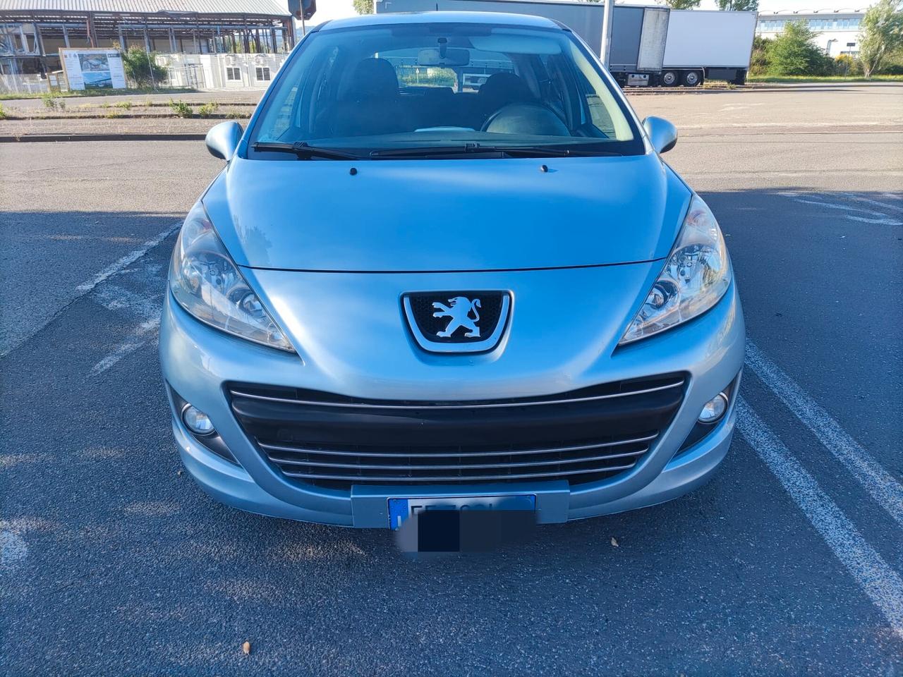 Peugeot 207 1.4 HDi ok neopatentati. Energie Sport