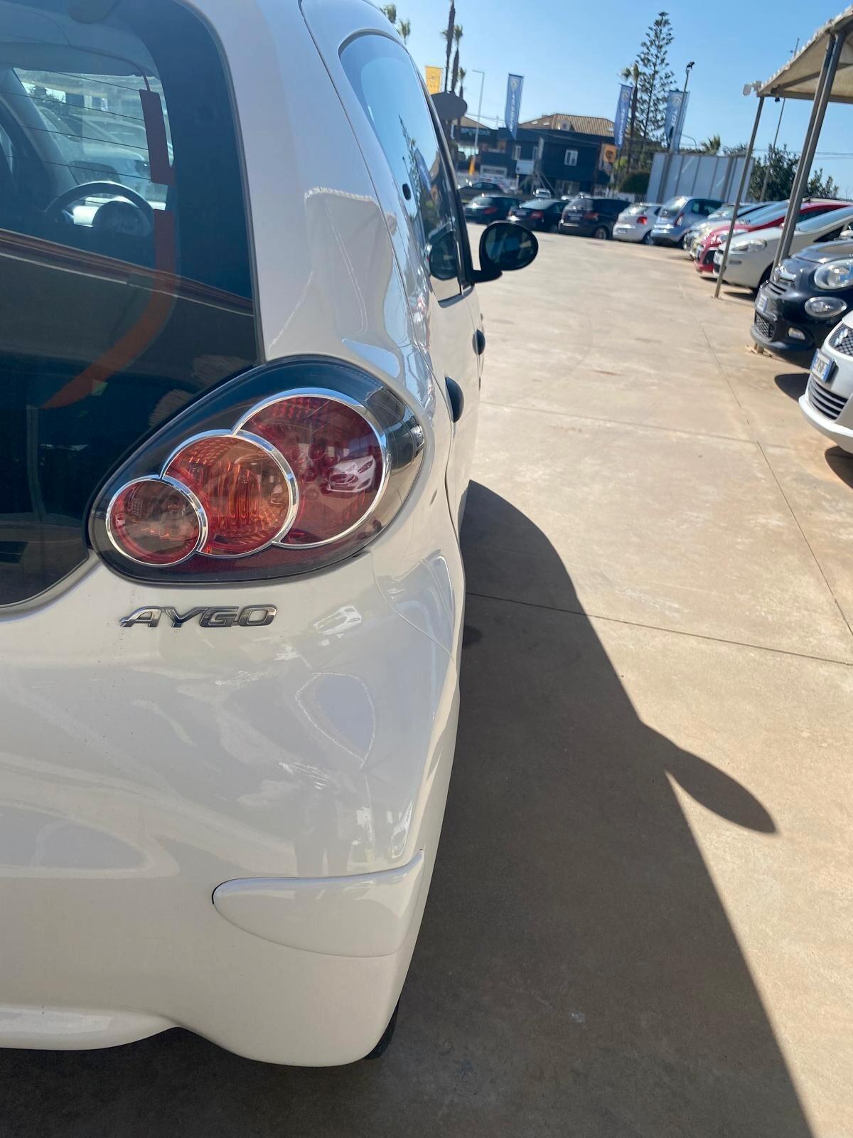 Toyota Aygo 1.0 12V VVT-i 5 porte Cool Soda Connect