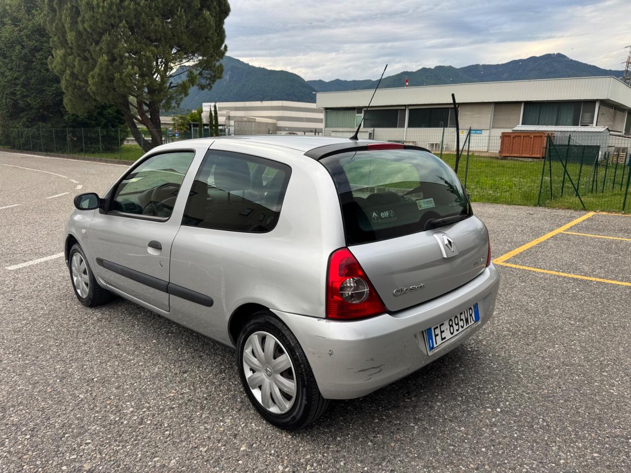 Renault Clio 1.2 16V 3 porte Luxe ideale neopatentati