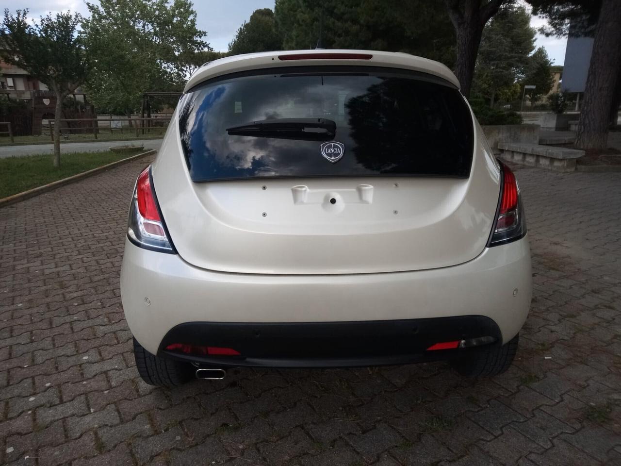 Lancia Ypsilon 1.2 69 CV 5 porte S&S Platinum