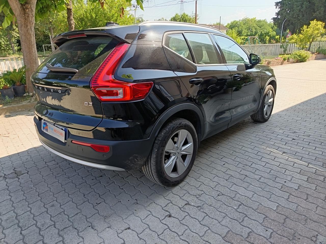 VOLVO XC40 B3 automatico Core