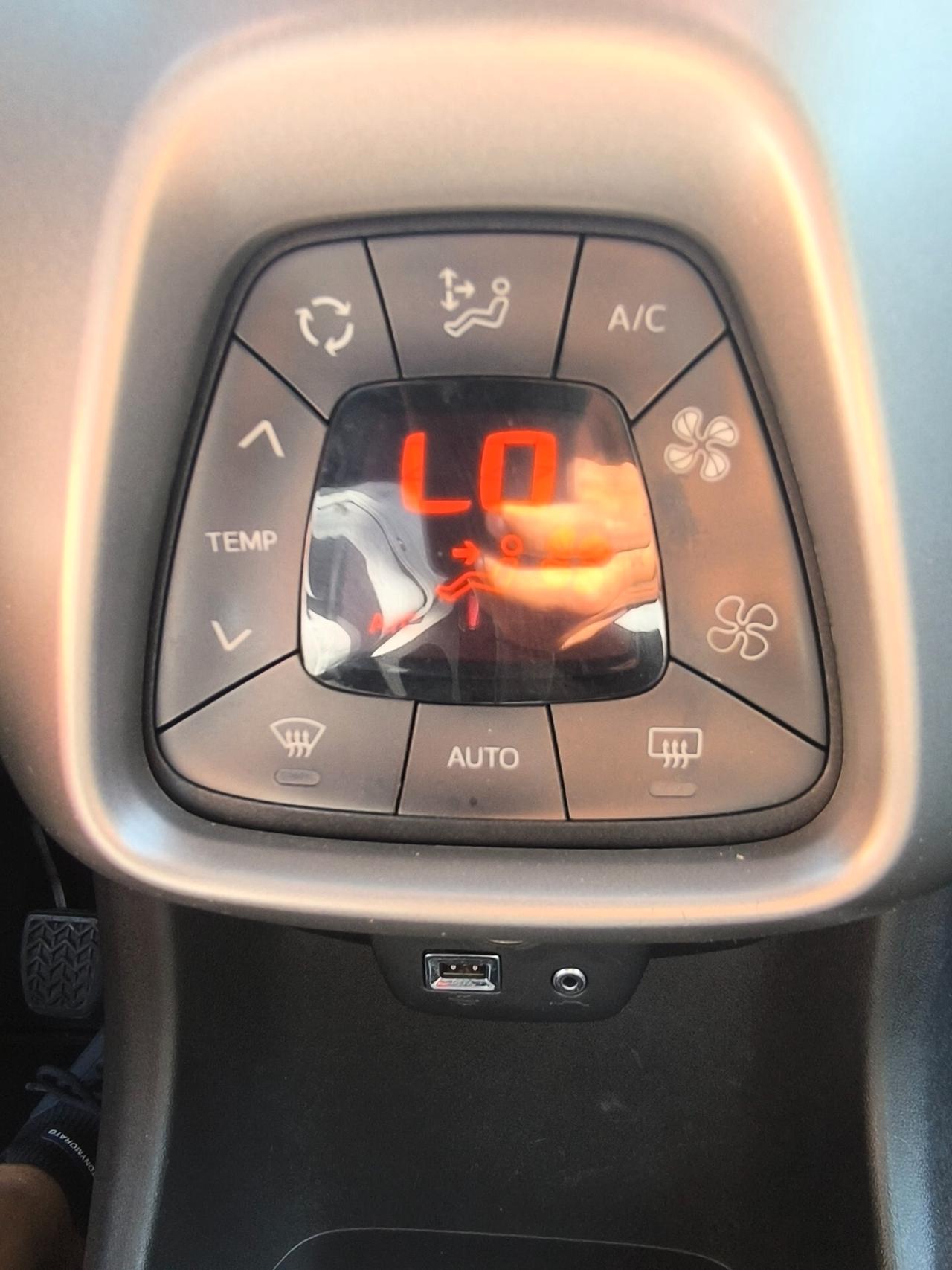 Toyota Aygo 1.0 VVT-i 69 CV 5 porte x-black TSS
