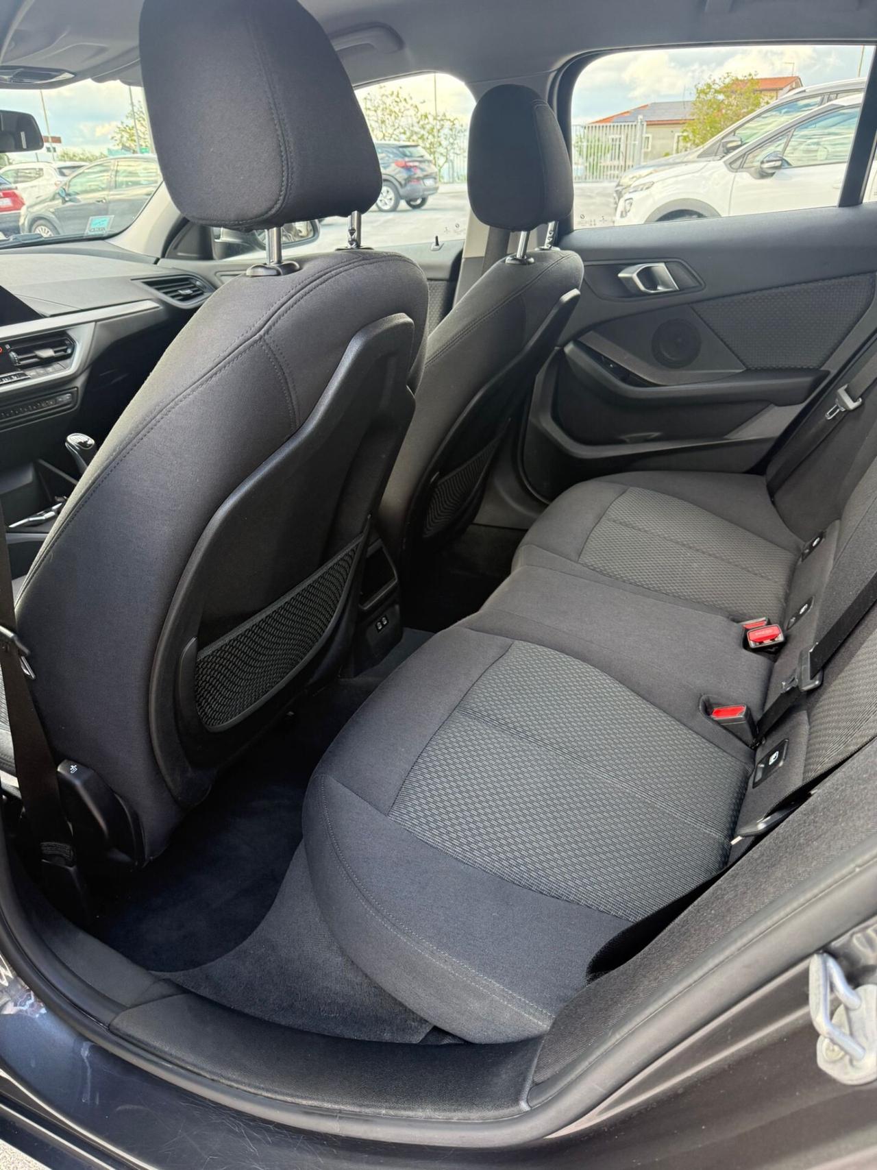 Bmw 116 116d 5p. Business Advantage