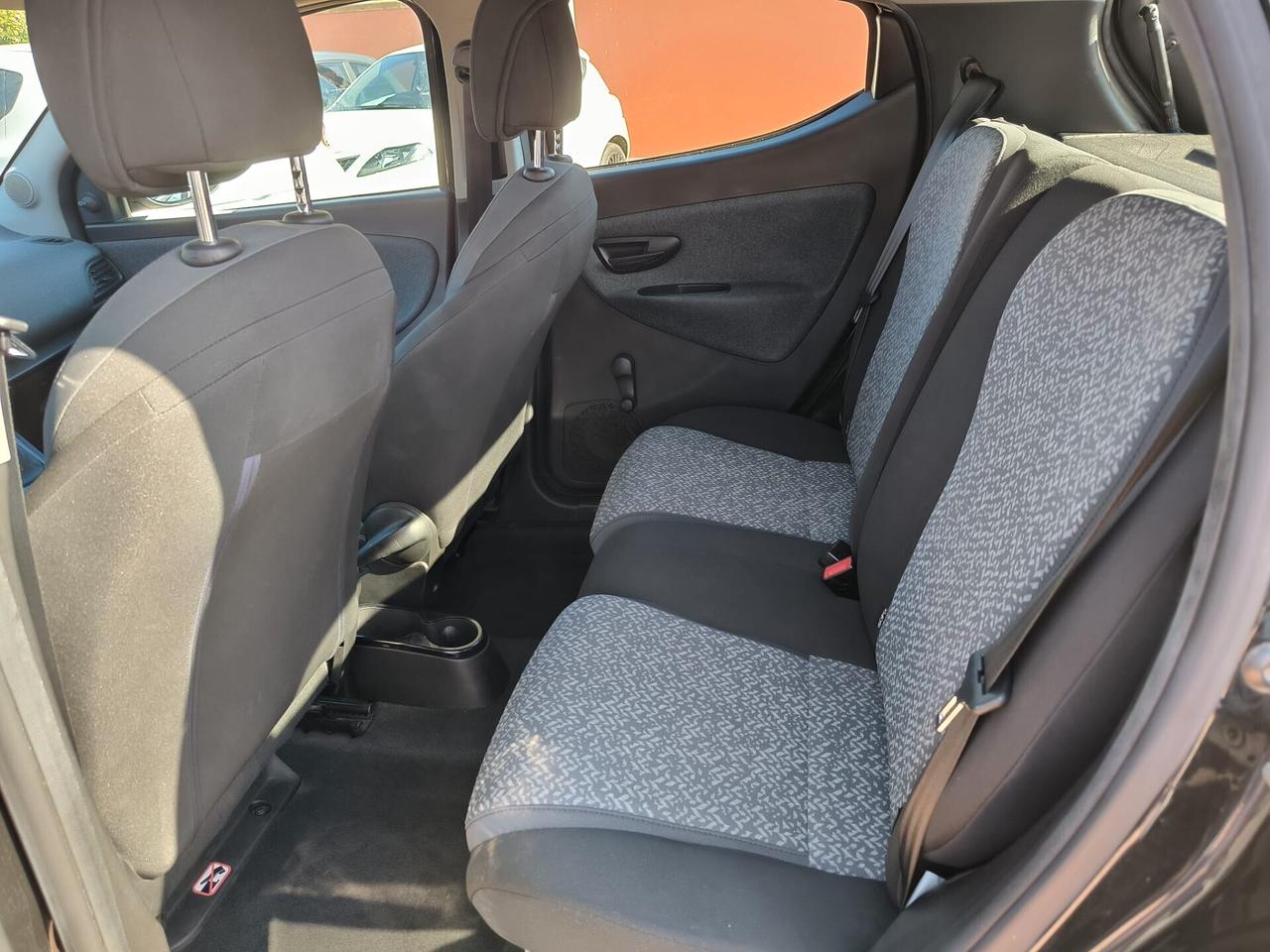 Lancia Ypsilon 1.0 FireFly 5 porte S&S Hybrid Ecochic Silver