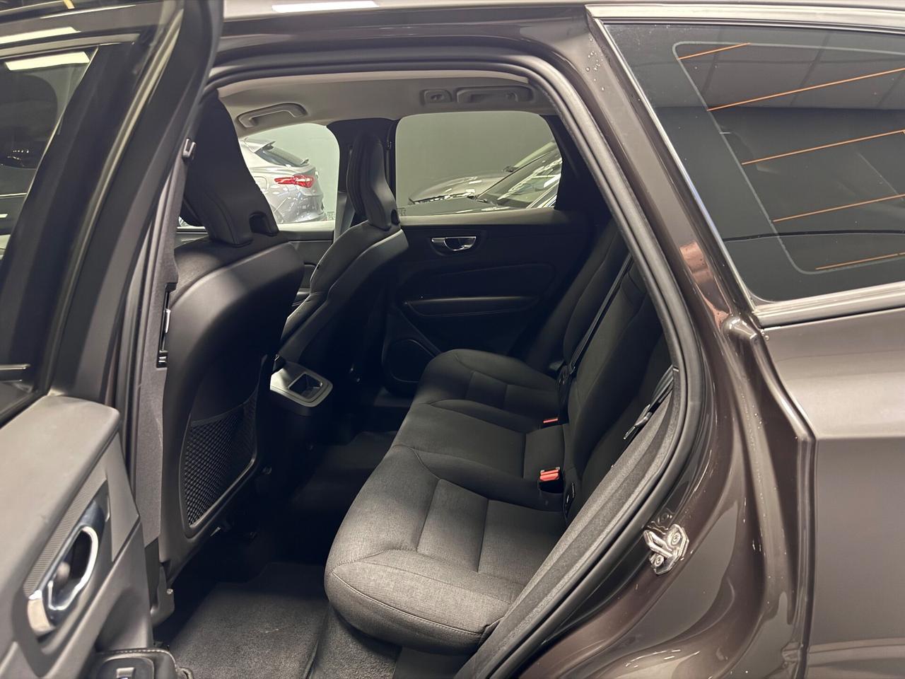 Volvo XC 60 XC60 B4 (d) AWD automatico Business