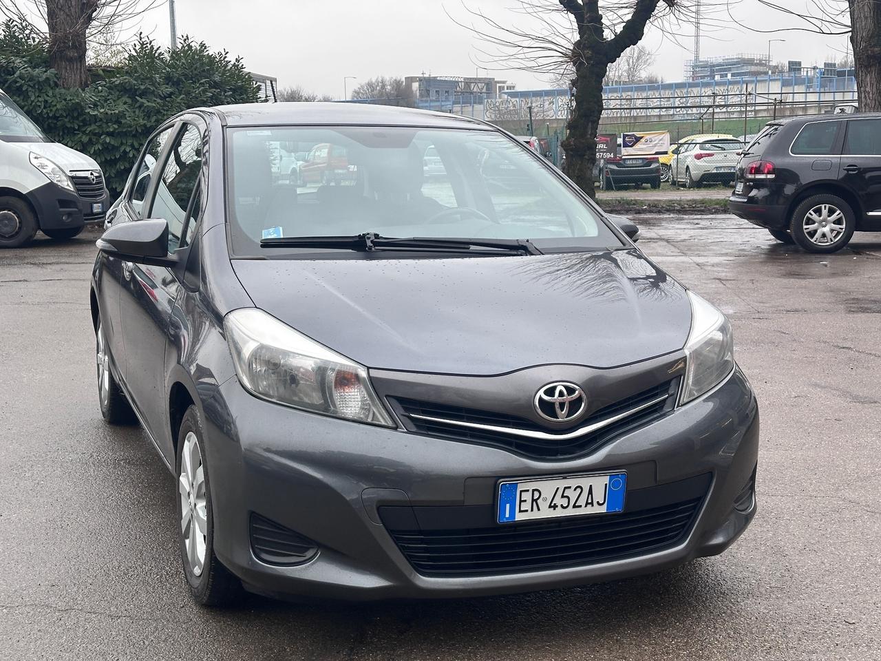 Toyota Yaris 1.0 5 porte Lounge Neopatentati