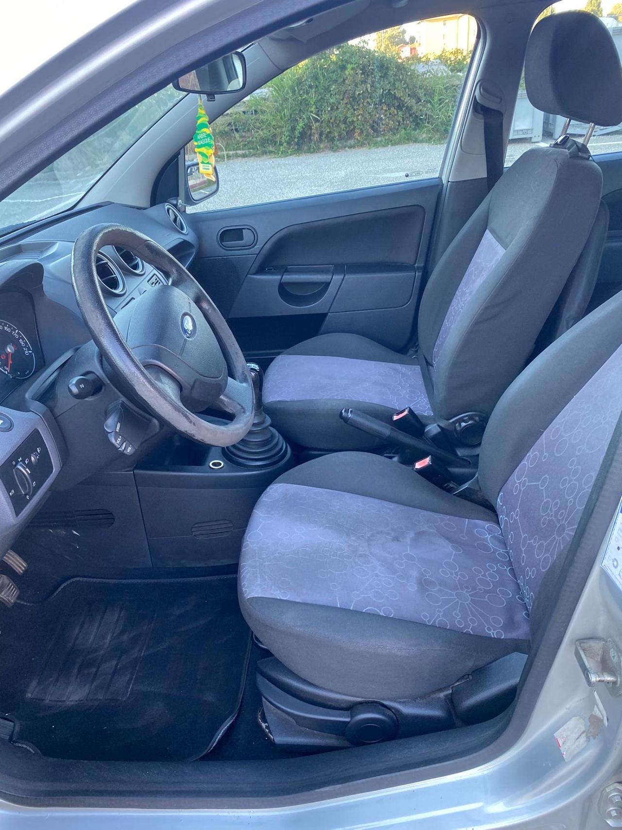 Ford Fiesta 1.4 16V 5p. Ghia
