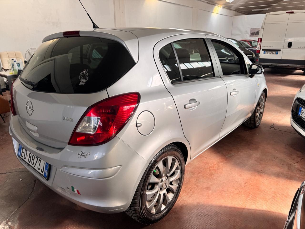 Opel Corsa 1.2 80CV 5 porte GPL-TECH Edition