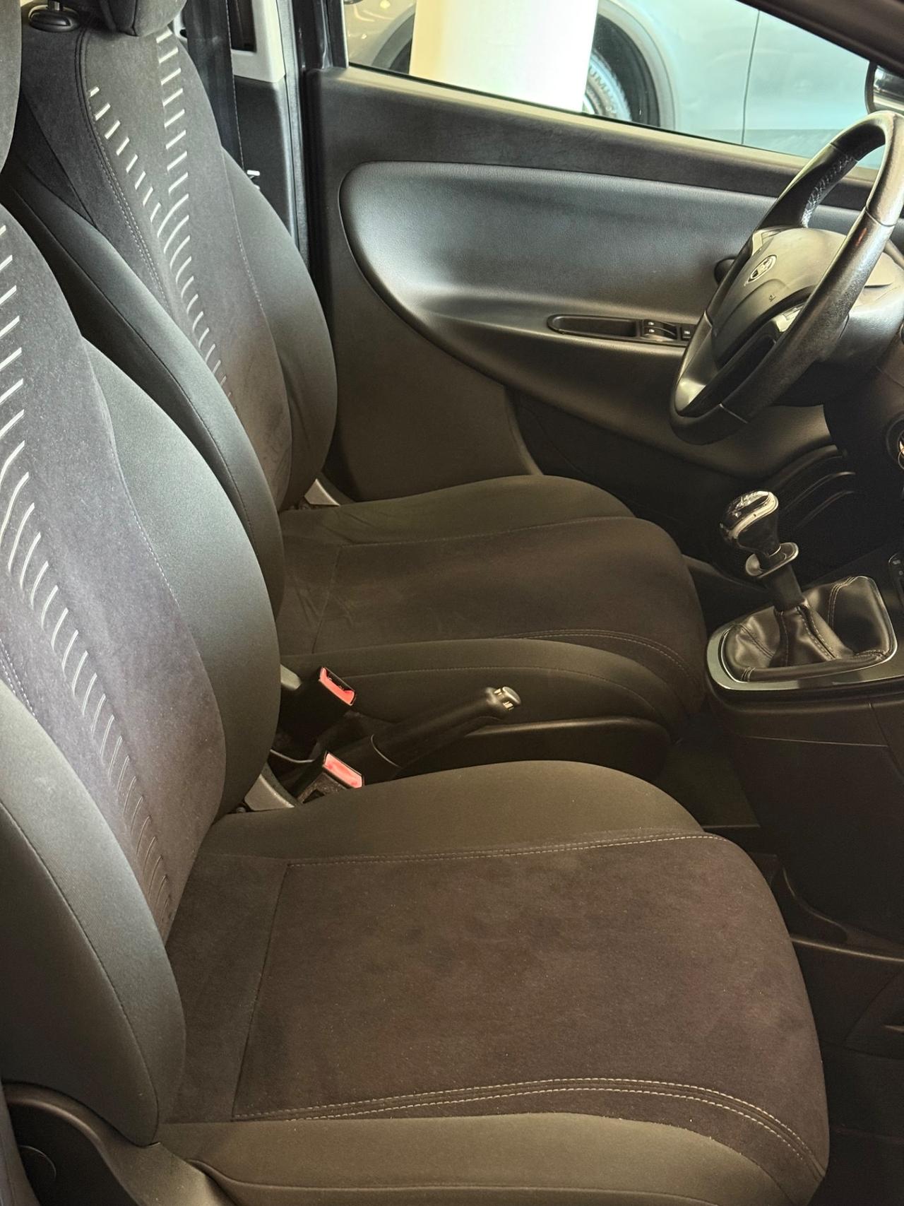 Lancia Ypsilon 0.9 TwinAir 85 CV 5 porte S&S Gold