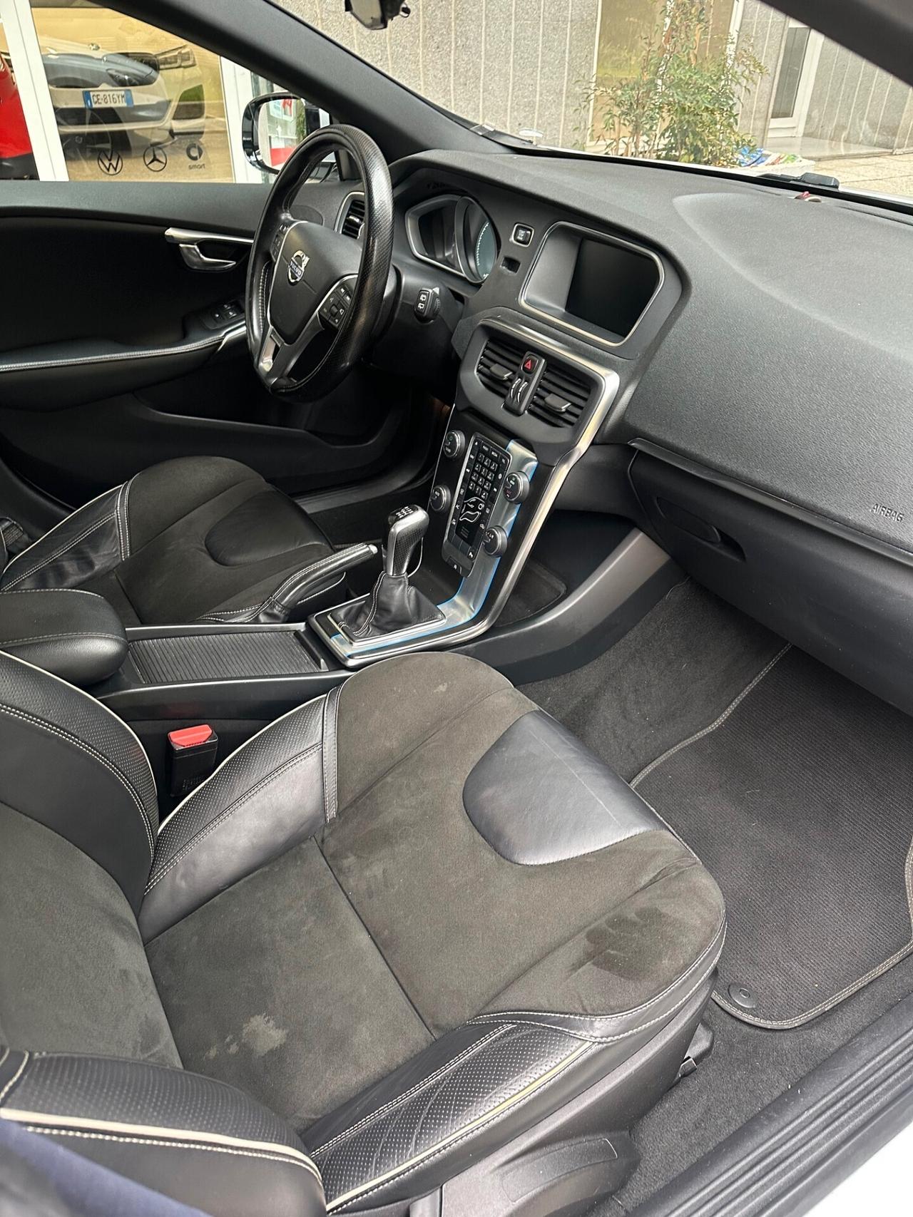 Volvo V40 D2 1.6 R-design Kinetic