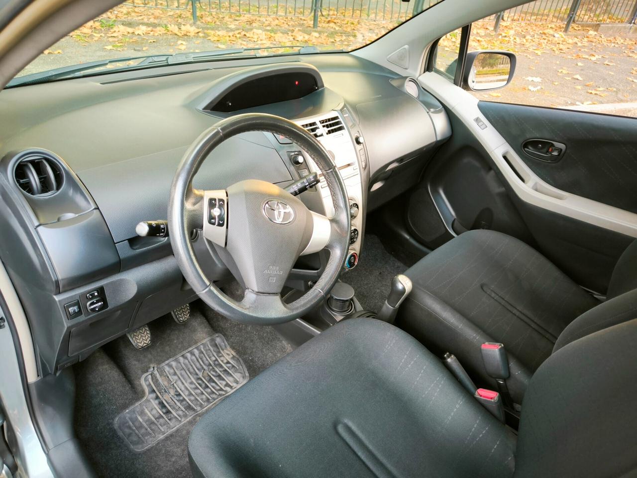 Toyota Yaris 1.0 5 porte Sol NEOPATENTATI