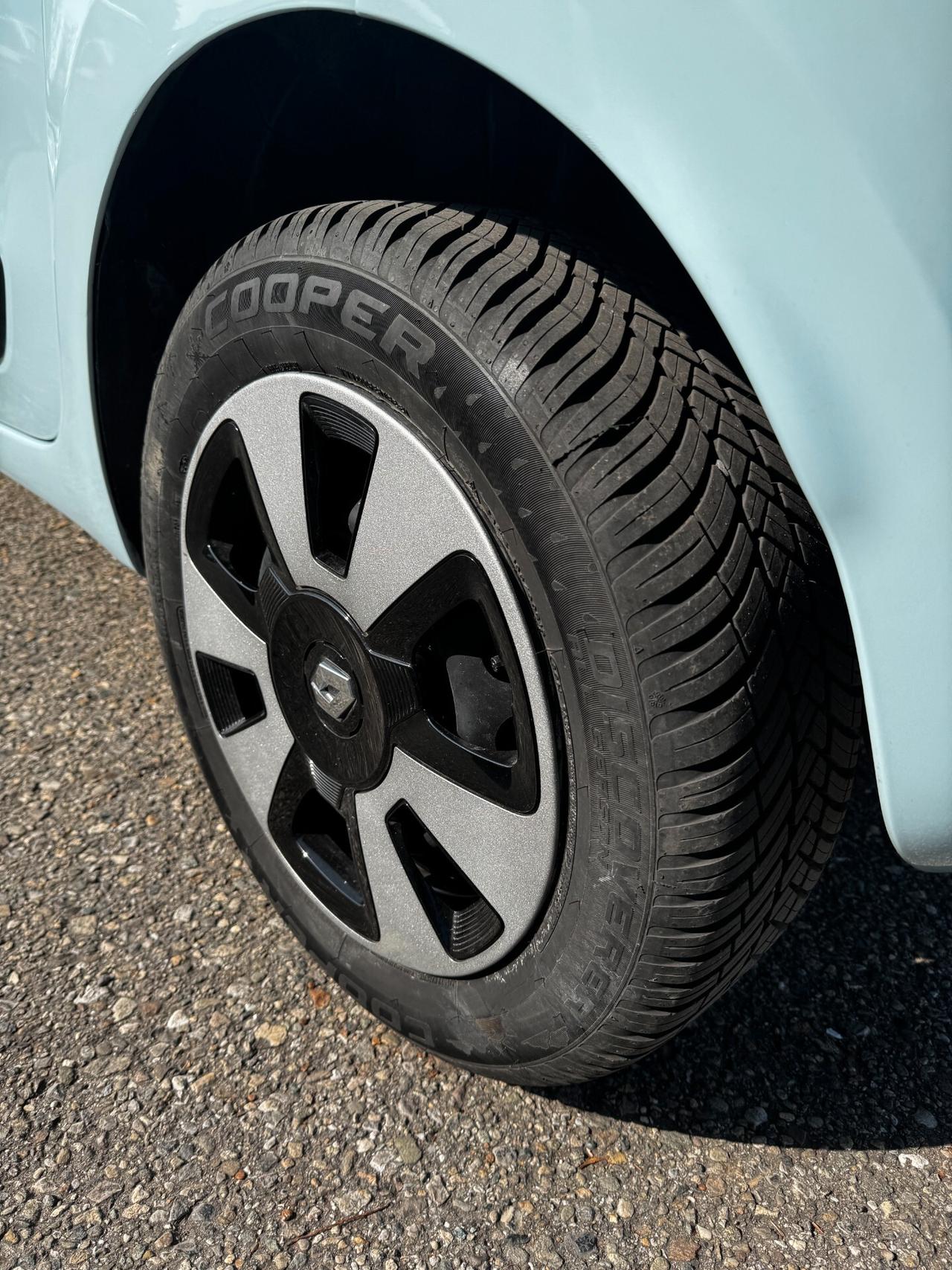 Renault Twingo 1.0 52kW Benz 5p *59.000 km*