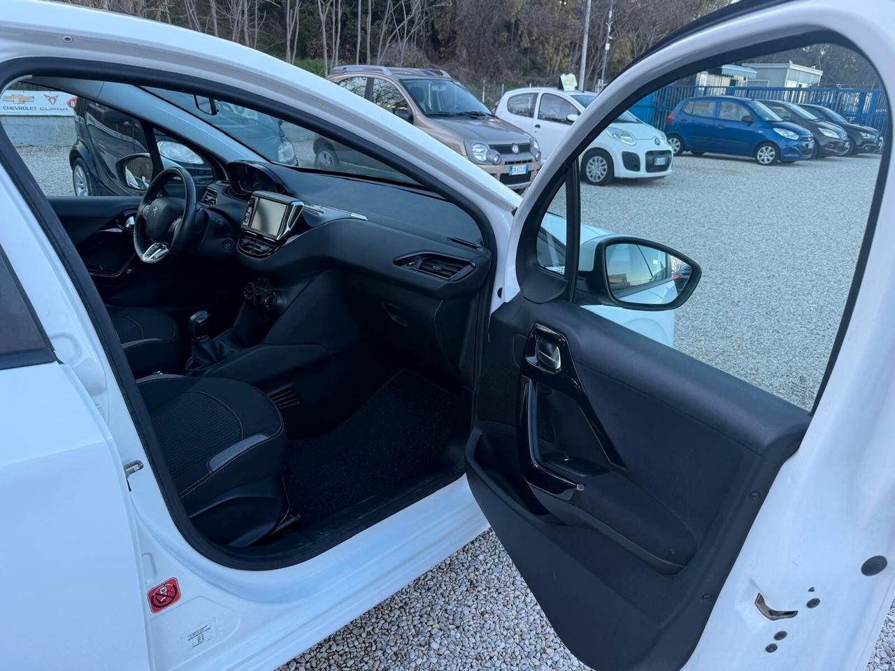 Peugeot 208 PureTech 82 5p. GPL Allure