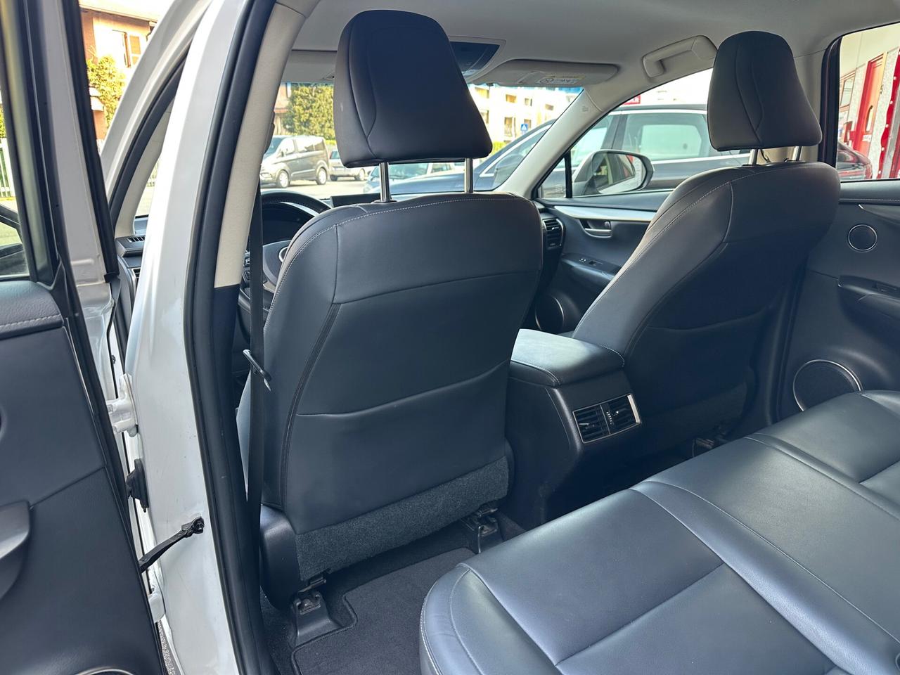 Lexus NX 300h 2.5 Executive cvt UNIPR.