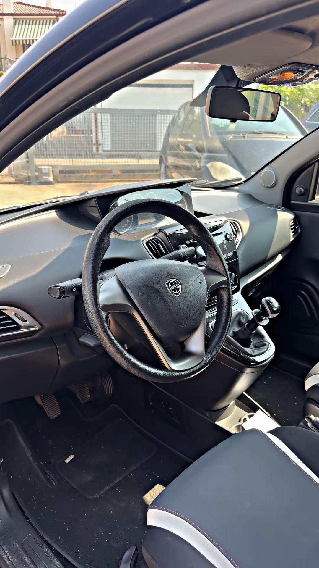 Lancia Ypsilon 1.2 69 CV 5 porte GPL Ecochic Gold