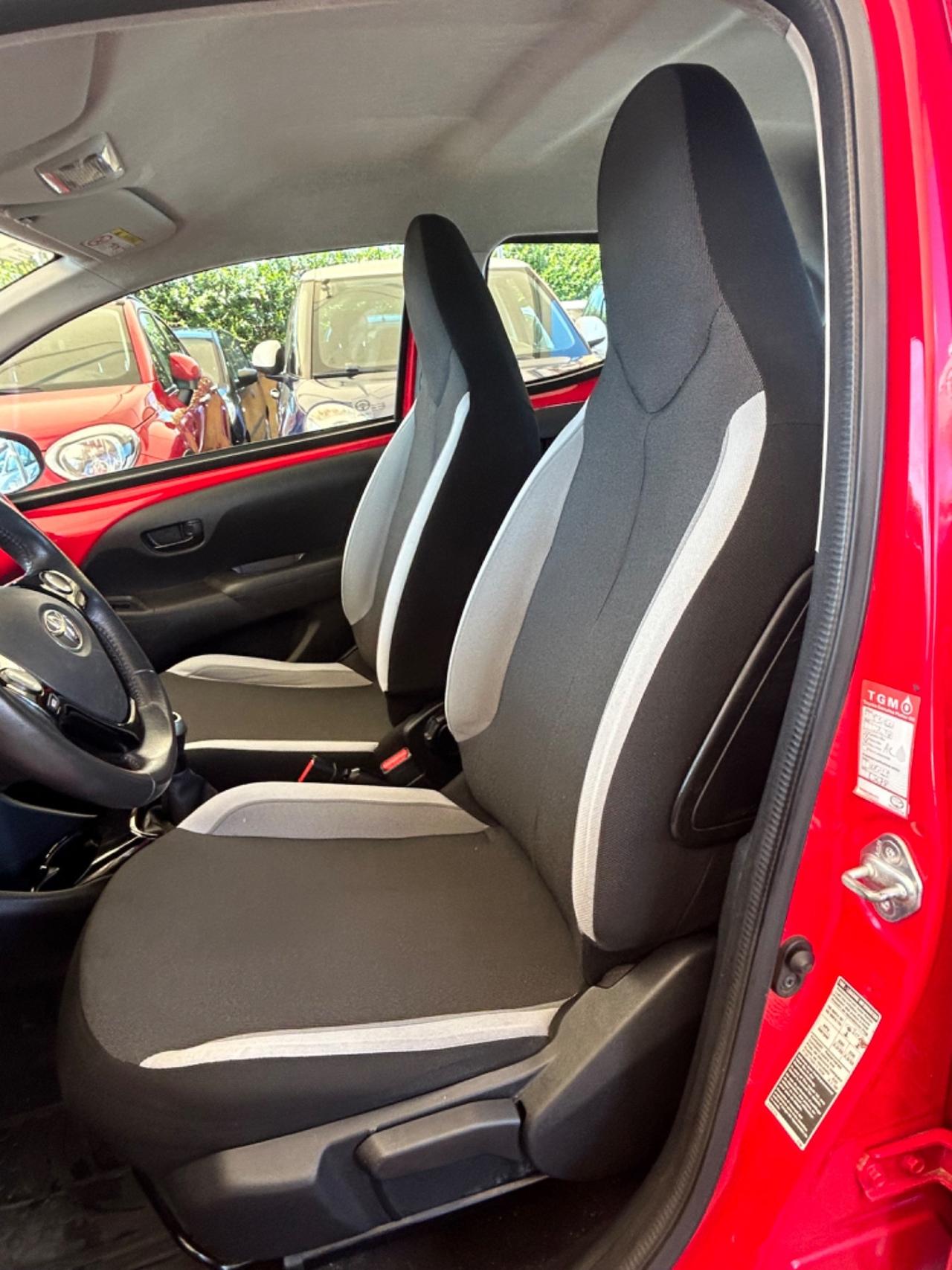 Toyota Aygo 1.0 VVT-i 69 CV 5 porte x-cite MMT