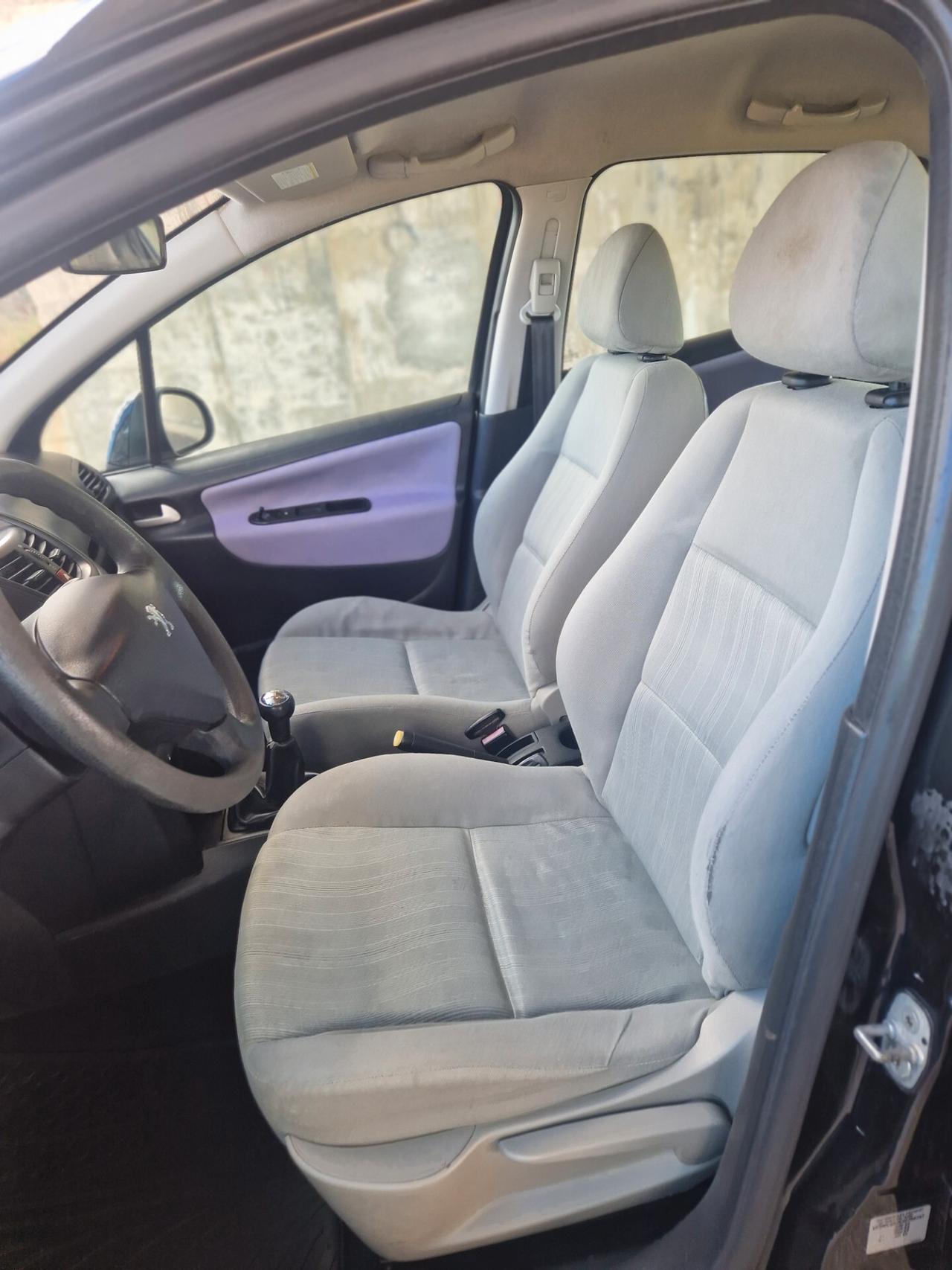 Peugeot 207 1.4 HDi 70CV 5p. X Line
