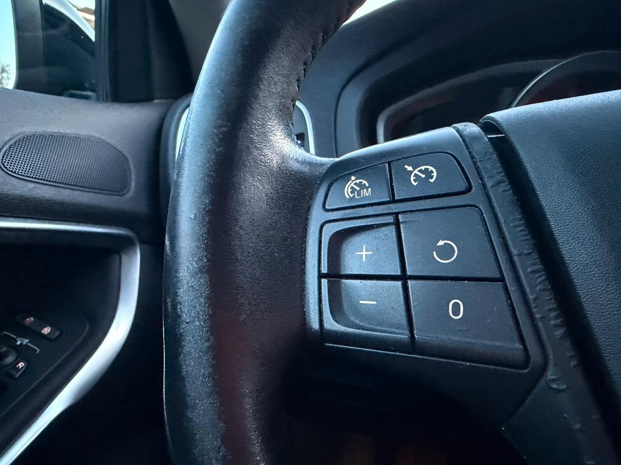 VOLVO V40 2.0 BERLINA DIESEL D2 EURO6B