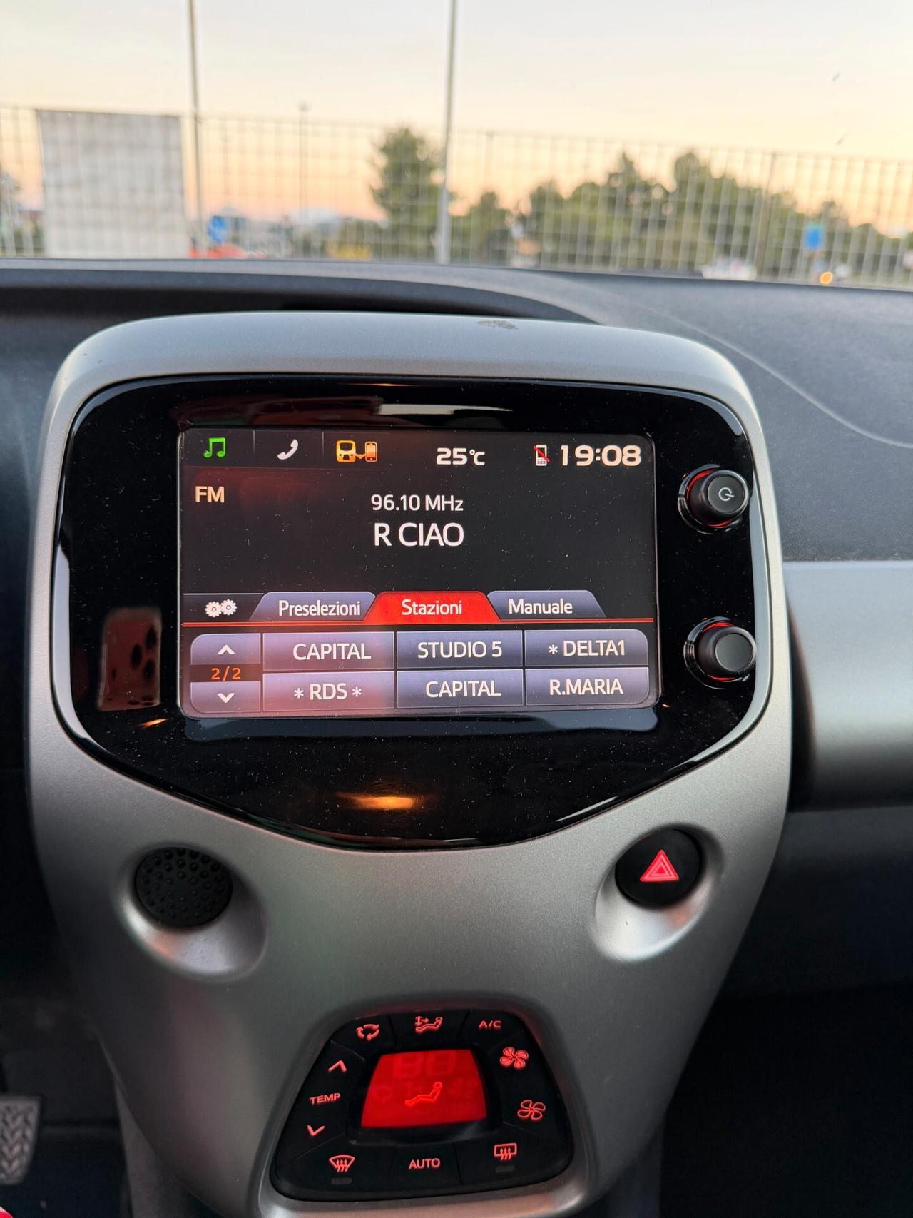 Toyota Aygo 1.0 VVT-i 69 CV 5 porte x-play TSS MMT
