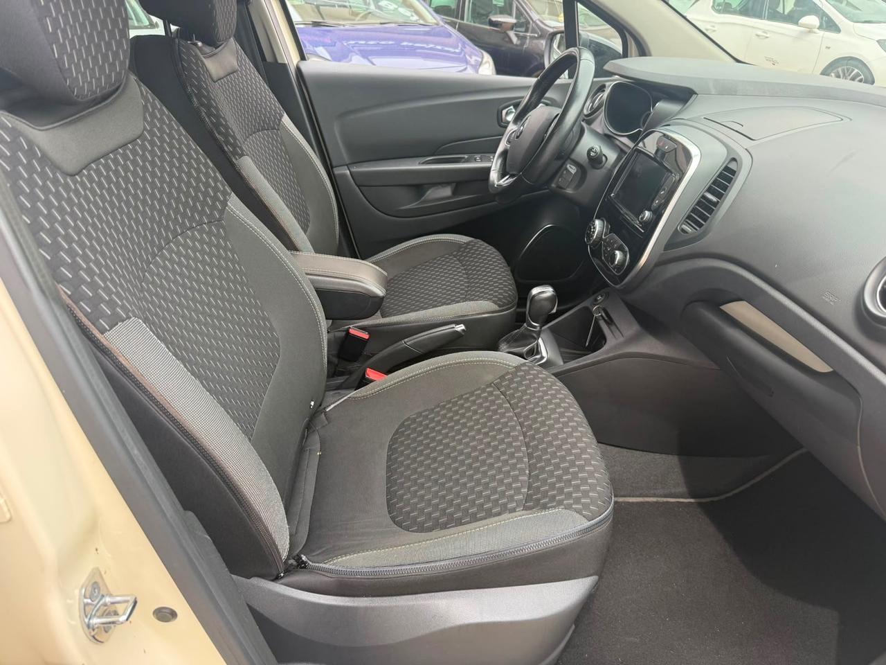 Renault Captur dCi 8V 90 CV EDC Start&Stop Energy Initiale Paris