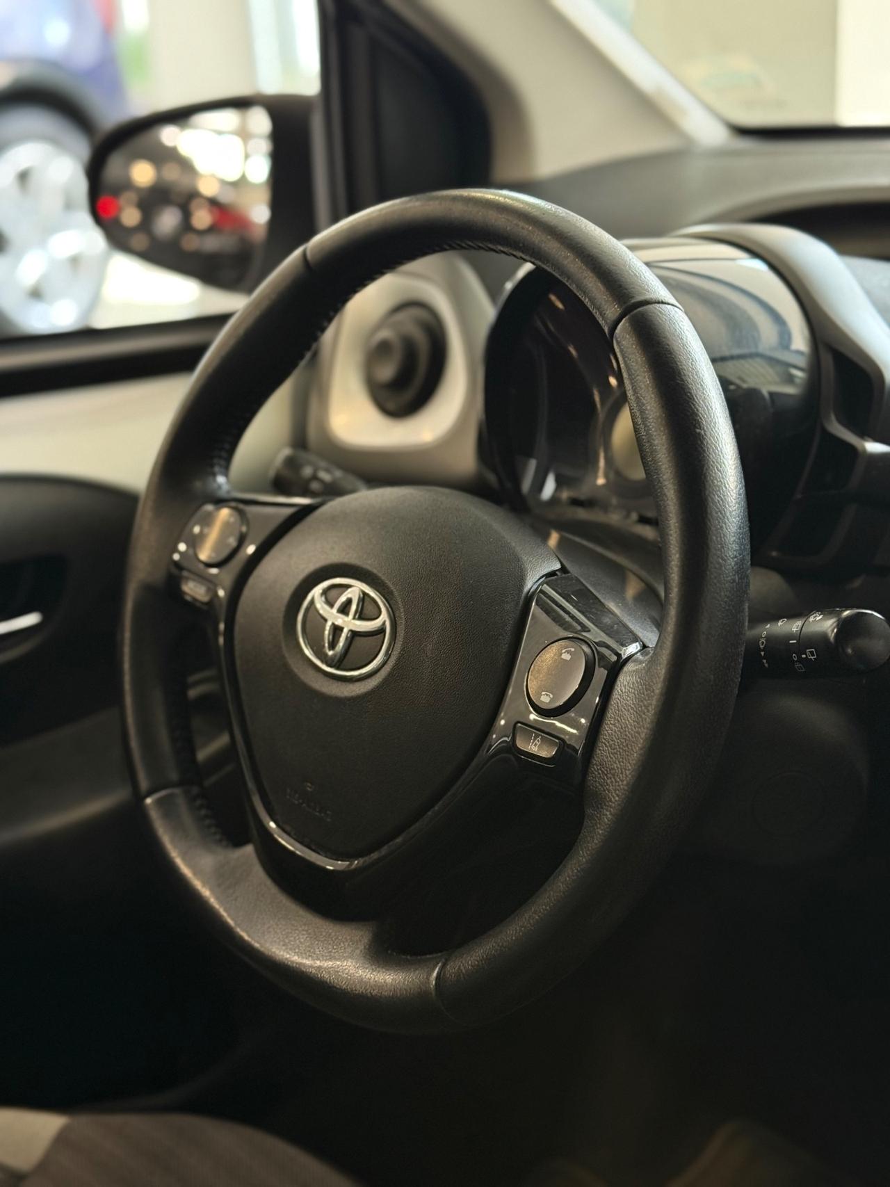 Toyota Aygo 1.0 VVT-i 72 CV 5 porte x-cool MMT