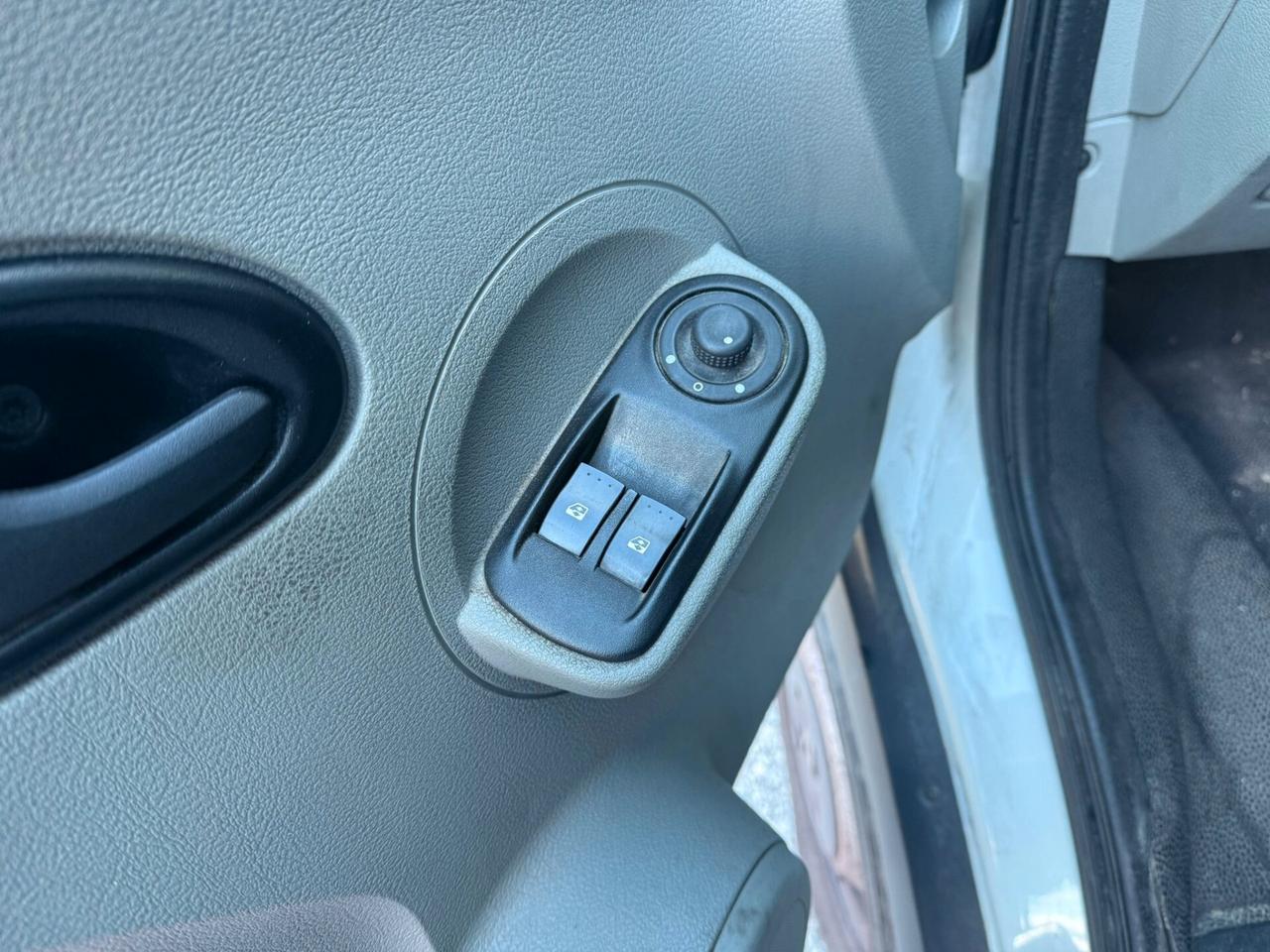 Renault Master T28/100 2.5 dCi PC-TN Furgone Generiq