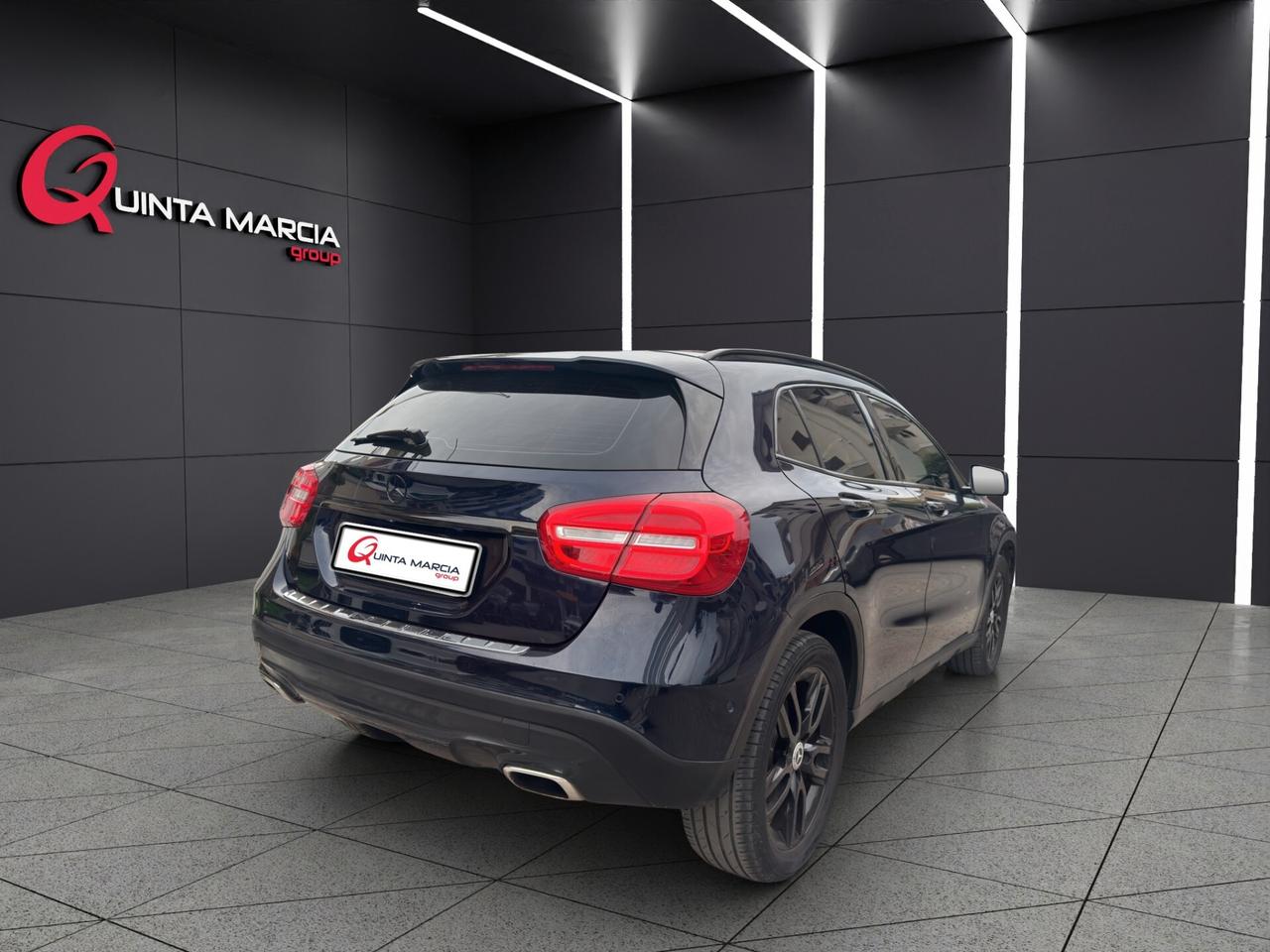 Mercedes-Benz GLA 200d SPORT AUTOMRETROCAMCARPLAY