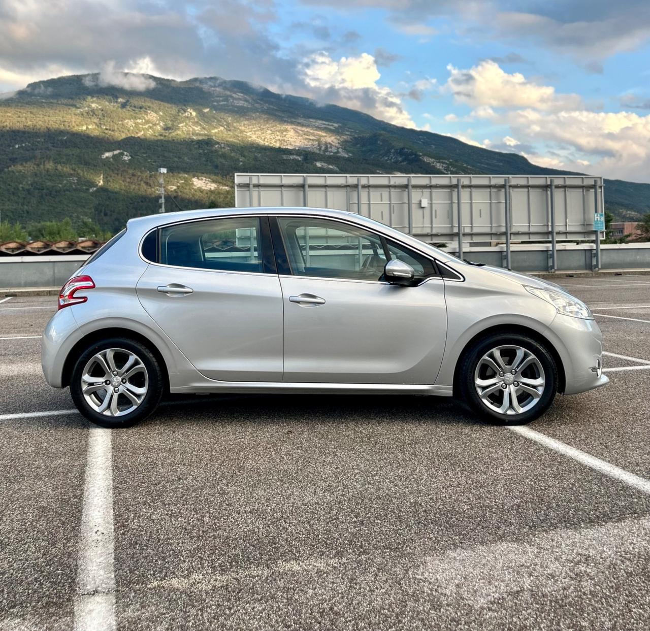 Peugeot 208 BlueHDi 5p Allure Neopatentati 2015