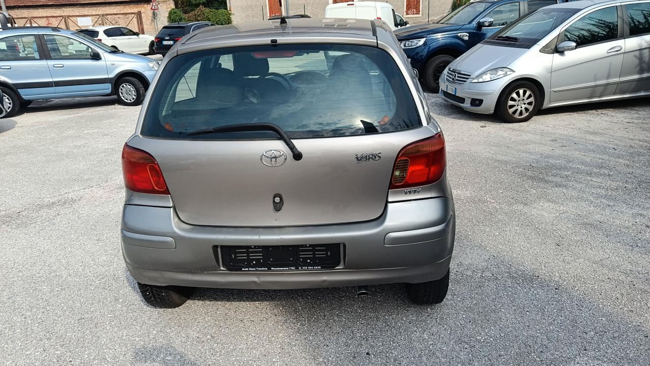 Toyota Yaris 1.3i 16V cat 5 porte Sol
